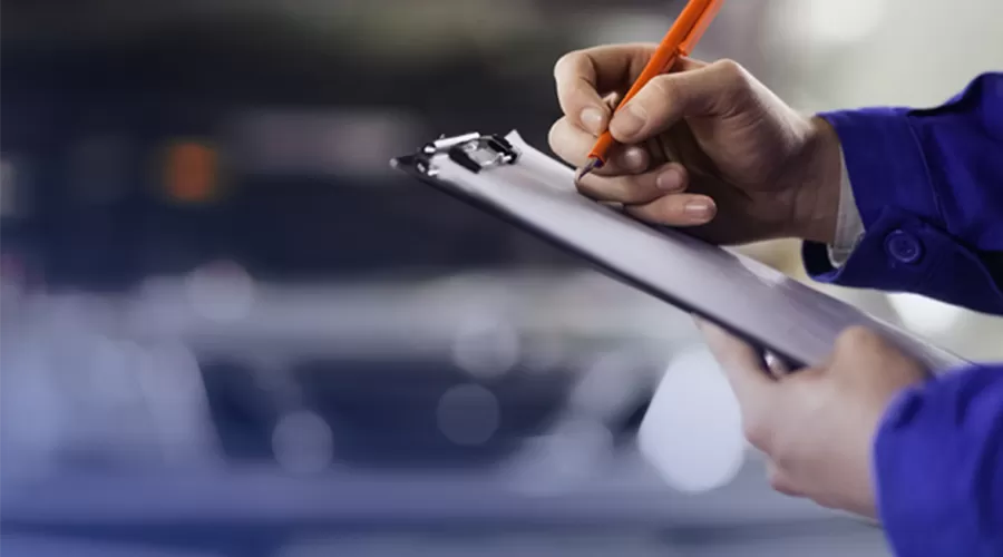 Slutinspektion av stift och kontakter under verkliga förhållanden